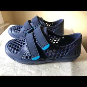 Excellent condition, only tried on